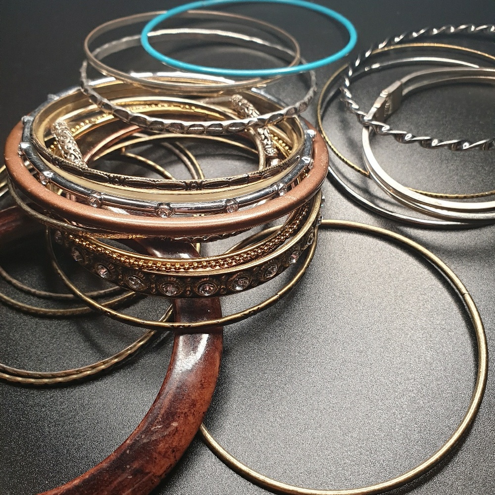 Lot of vintage bracelets